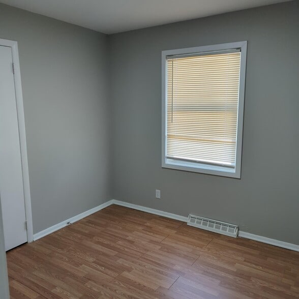 Building Photo - 6205 N Devonshire Dr