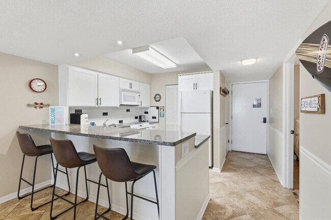 Building Photo - 7205 Thomas Dr