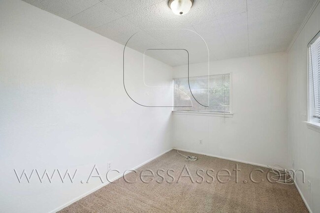 Building Photo - Charming Home in Historic Downtown Lake Elsinore!