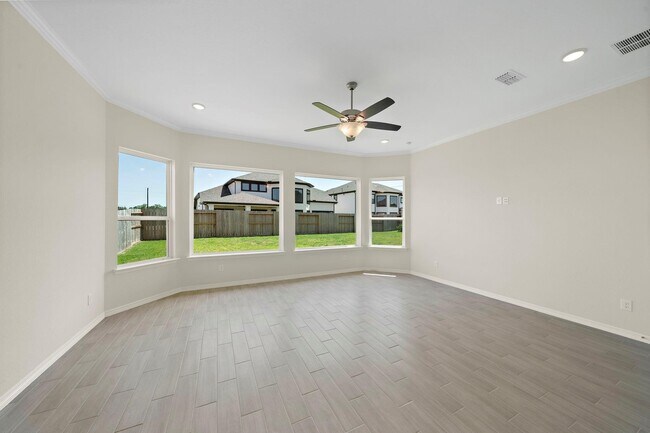Building Photo - 9806 Oakwood Trl