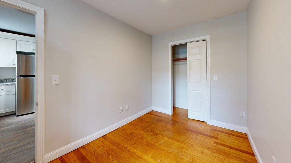 Building Photo - 205 Chelsea St
