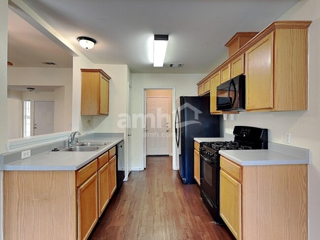 Building Photo - 351 Bailey Loop