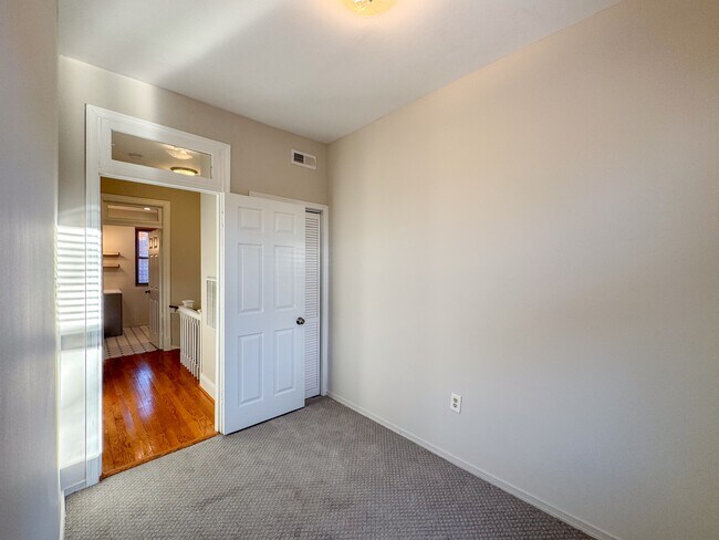 Building Photo - 1013 9th St NE