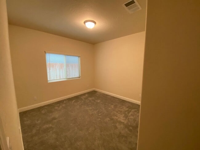 Building Photo - Wow in Northwest Hanford