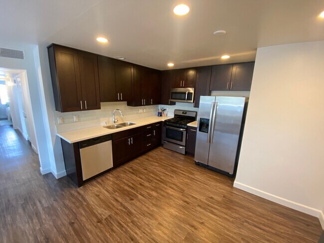Building Photo - 12036 Culver Boulevard, Unit 4