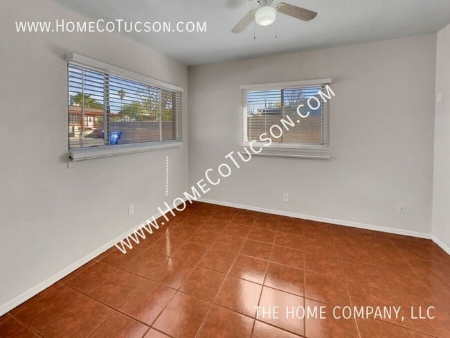 Building Photo - 851 W Calle Lerdo