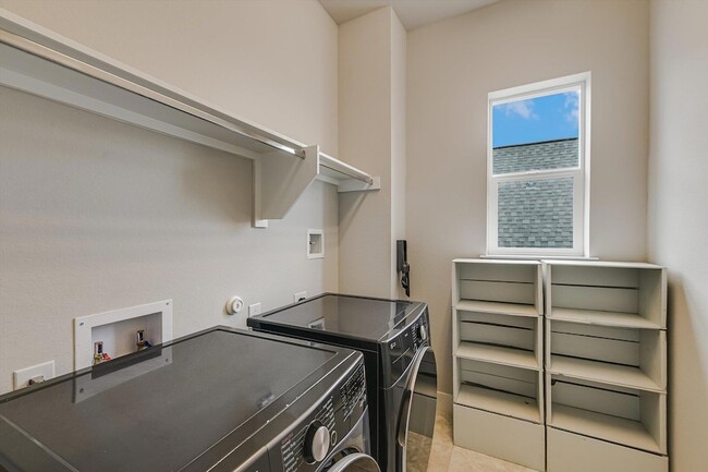 Building Photo - 6133 Florencia Ln