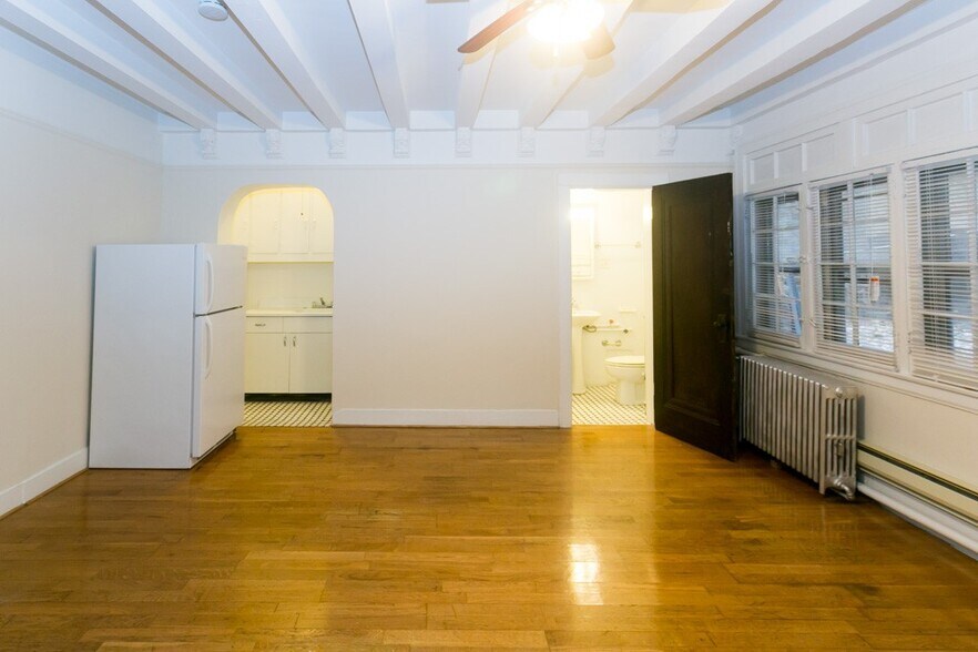 Building Photo - 4741 N Paulina St