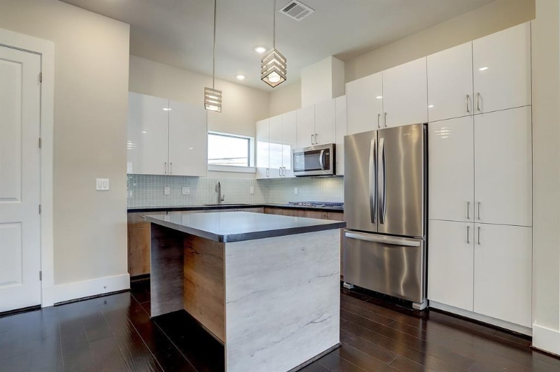 Building Photo - 2401 Crawford St