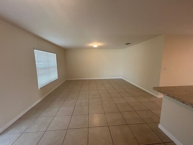 Building Photo - 3927 NE 23rd Pl