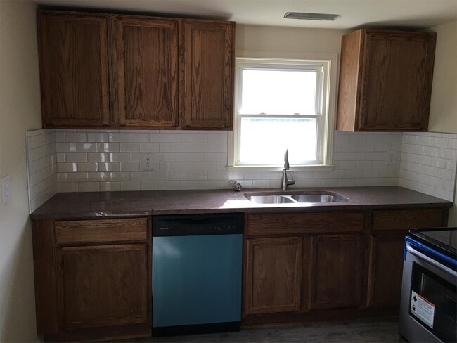 Building Photo - 114 Morrison St