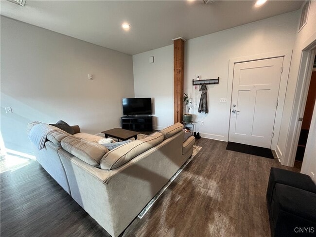 Building Photo - 800 N Clinton St