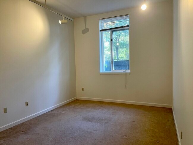 Building Photo - 100 Keyes Rd