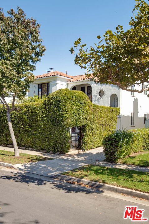 Primary Photo - 1172 S Hayworth Ave
