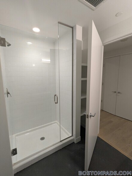 Building Photo - 55 Brighton Ave