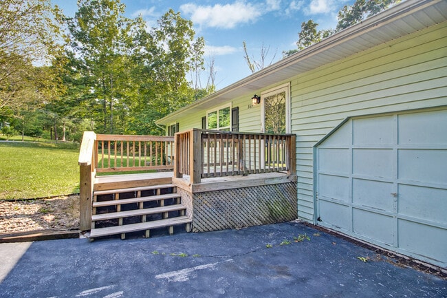 Building Photo - 169 Lakeshire Dr