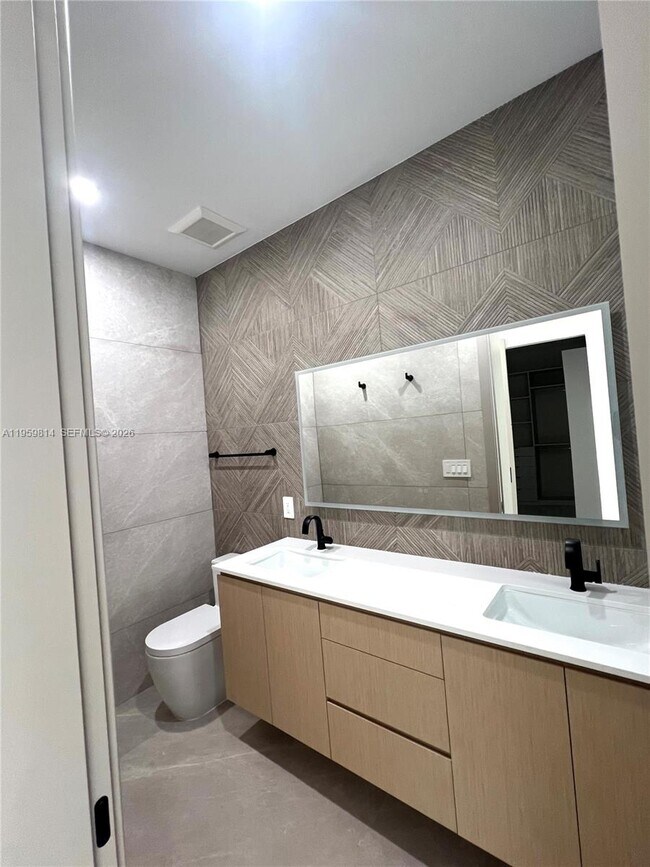 Building Photo - 7850 SW 67th Ave