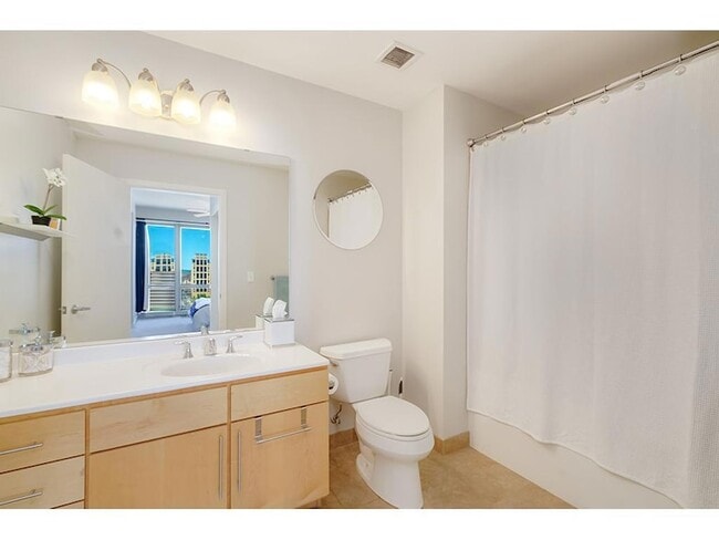 Building Photo - 929 Portland Ave