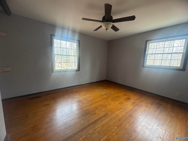 Building Photo - 9527 Hemlock Dr SE