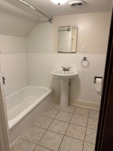 Building Photo - 205 Unaka St