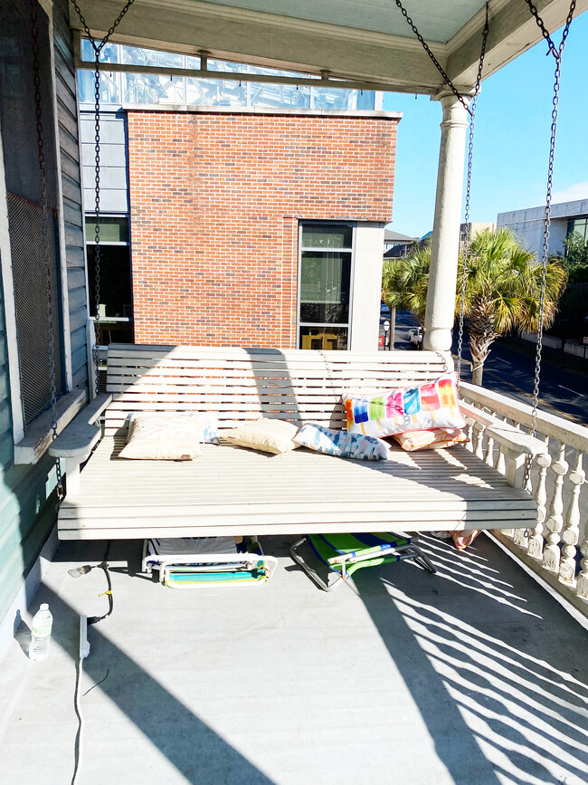 Front Porch with view over Calhoun Street across from Library - 206 Calhoun St