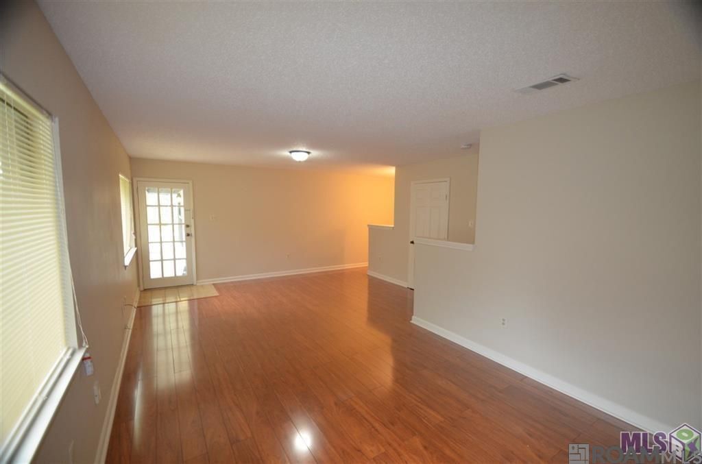 Building Photo - 5017 Parkoaks Dr