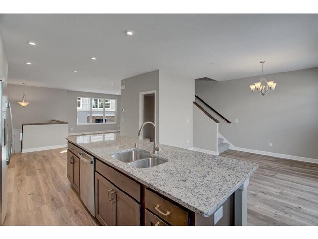 Building Photo - 855 Roselyn Dr