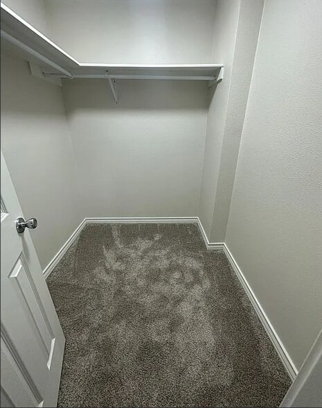 Building Photo - 9711 Chelsea Cir