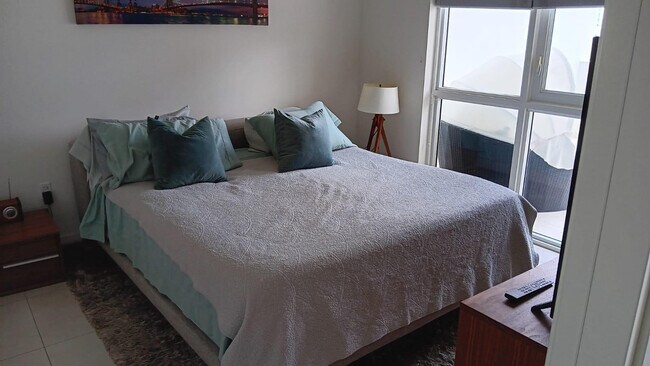 Building Photo - 401 N Birch Rd