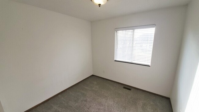 Building Photo - 412 N 18th Ave