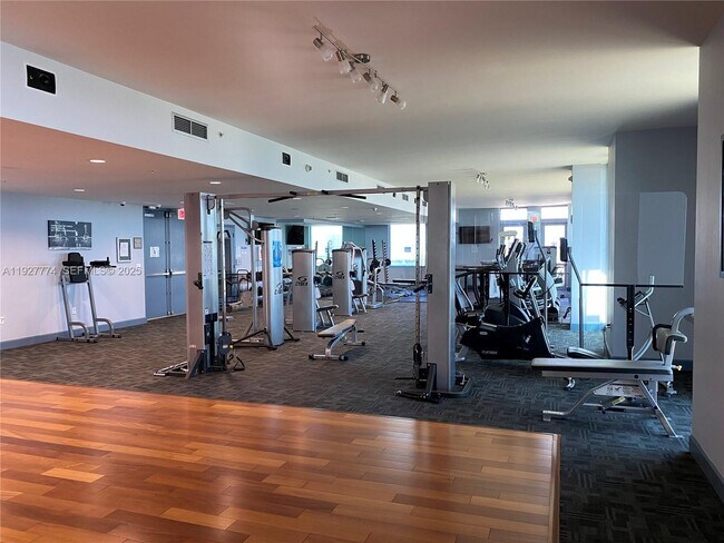 Building Photo - 7901 Hispanola Ave