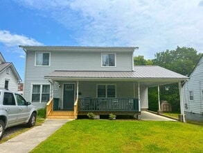 Building Photo - Beautiful 3-Bedroom Single-Family Home in ...