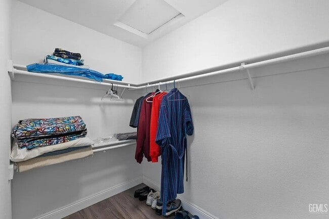 Building Photo - 8000 Kroll Way