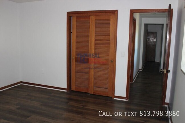 Building Photo - 621 Sunset Dr