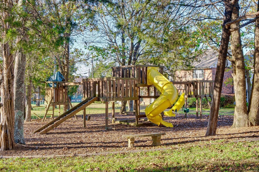 Building Photo - 4001 Anderson Rd