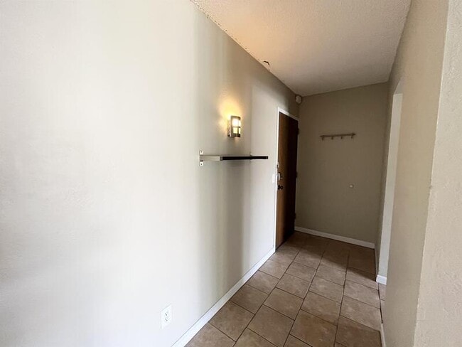 Building Photo - 710 E 200 S