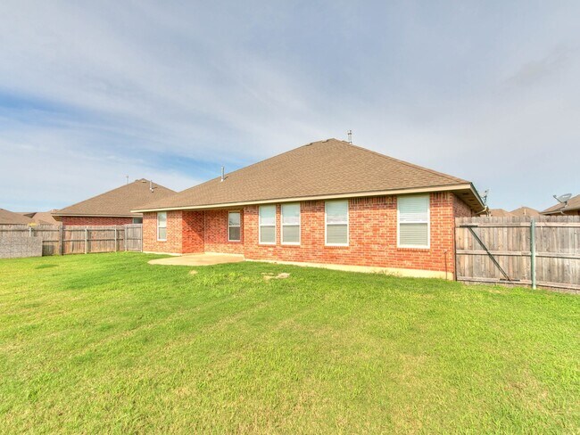 Building Photo - 2724 Busheywood Dr