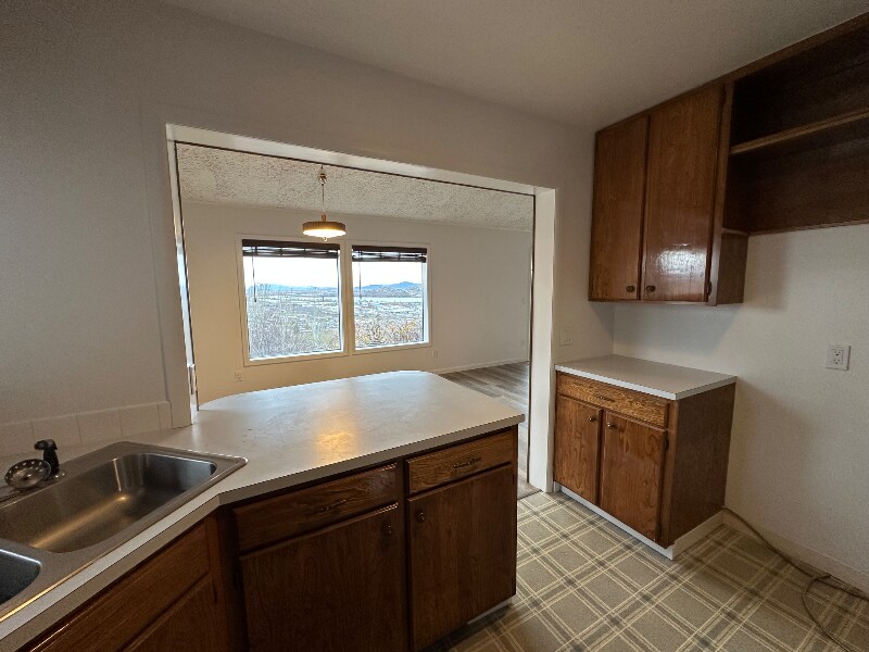 Building Photo - 2384 Linda Vista Dr