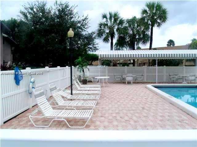 Building Photo - 3929 Carambola Cir N