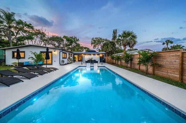 Building Photo - 115 Esther Dr