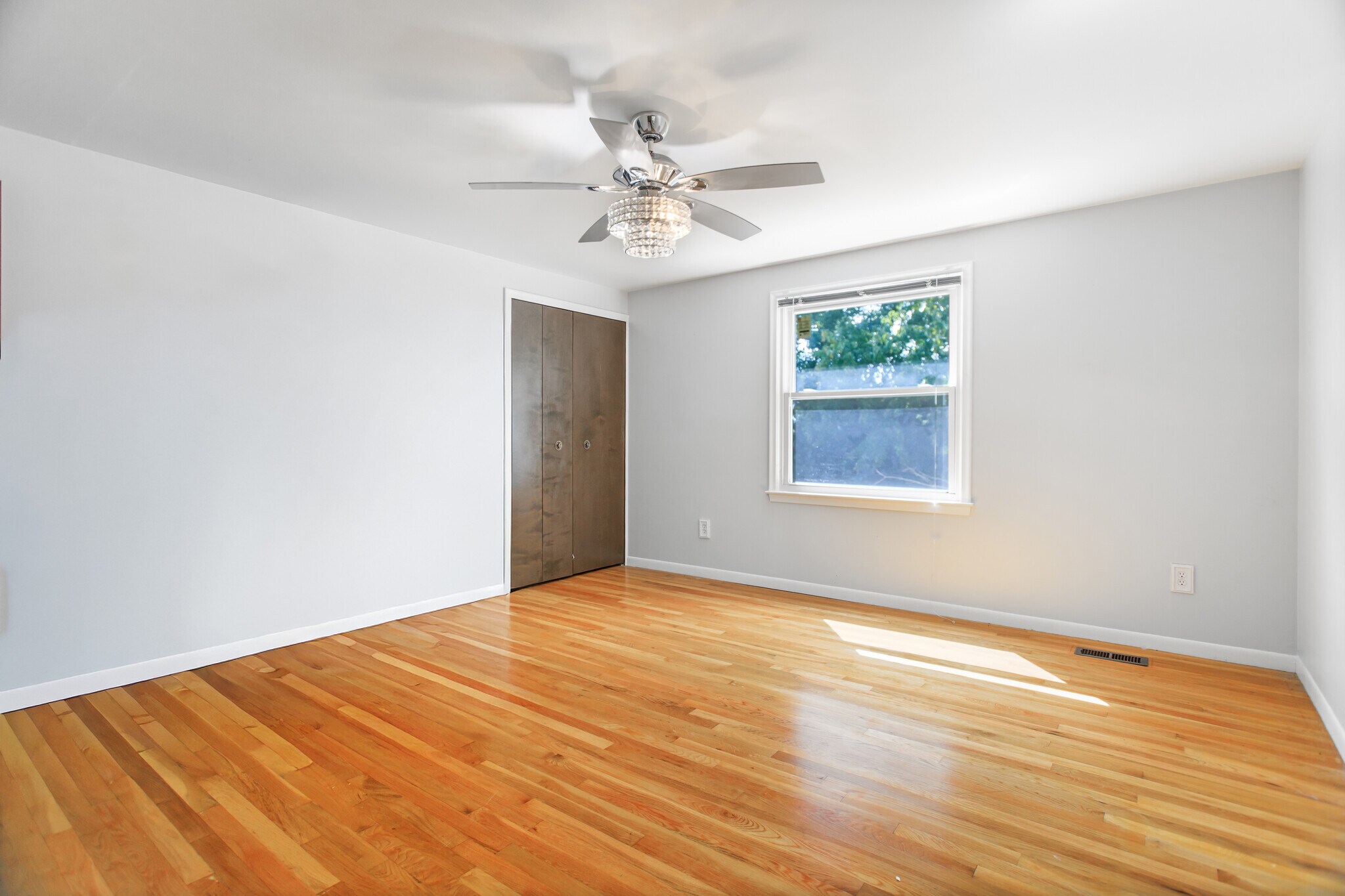 Building Photo - 4015 Pinehurst Dr