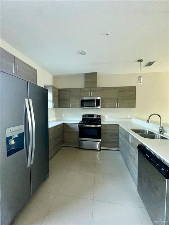 Building Photo - 19 Newport Ave