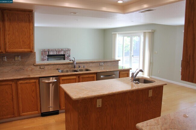 Building Photo - 338 Newcastle Ln