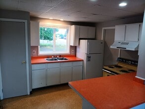 Building Photo - 211