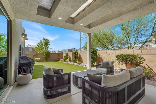 Building Photo - 2658 Catania St