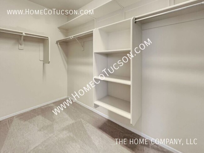 Building Photo - 1034 W Camino Hombre Viejo