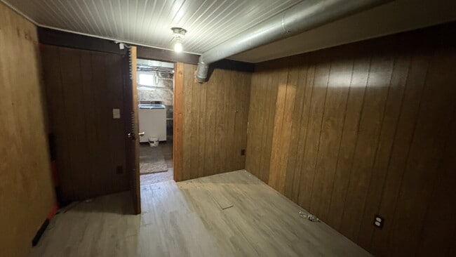 Building Photo - Charming 3-Bed Home with Gleaming Hardwood Floors in Westbrook – Your Cozy Retreat Awaits!