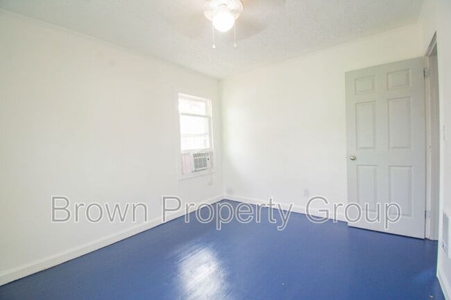 Building Photo - 204 S Fifth St