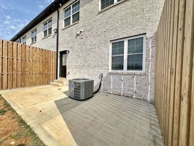 Building Photo - 1172 Meadowhill Ln