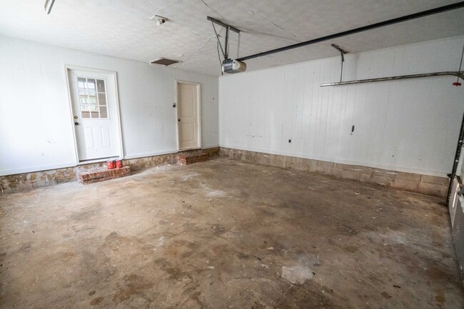 Building Photo - 3/2 Pool Home - Lake Jackson Area